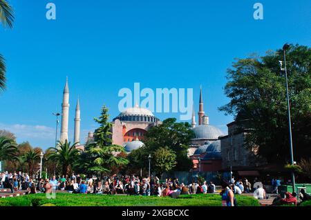 Türkei, Instanbu, Sultan Ahmet Park vor der Ayasofya Camii Museum and Hagia Sophia Mosque Stockfoto