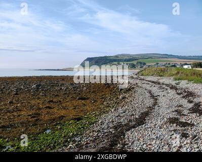 Blick auf die Shandwick Bay von Balintore nach Süden in Richtung Halbinsel über dem Strand Stockfoto