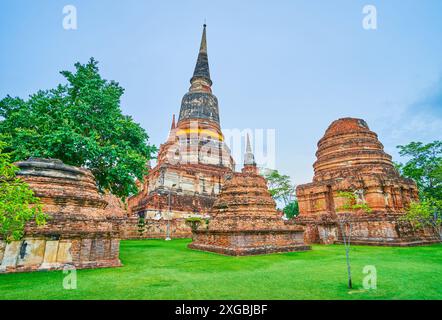 Erhaltene antike Chedis im Tempel Wat Yai Chai Mongkhon, Ayutthaya, Thailand Stockfoto