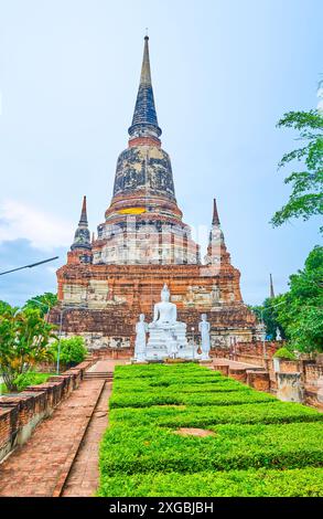 Erhaltene antike Chedis im Tempel Wat Yai Chai Mongkhon, Ayutthaya, Thailand Stockfoto