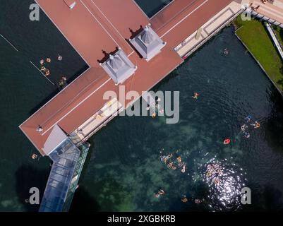 Berühmter Hevizsee in Ungarn in der Nähe des Balaton. Der größte Thermalsee der Welt zum Baden. Thermalwassersee im Sommer Stockfoto