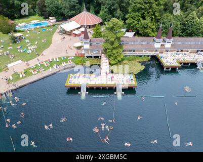 Berühmter Hevizsee in Ungarn in der Nähe des Balaton. Der größte Thermalsee der Welt zum Baden. Thermalwassersee im Sommer Stockfoto