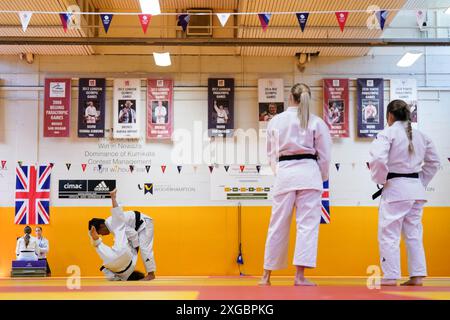 Team GB Olympisches Judo-Team mit Lucy Renshall, Jemima Yeats Brown, Lele Nairne, Chelsie Giles und Emma Reid während eines Trainings in der British Judo Association am Walsall Campus der University of Wolverhampton. Bilddatum: Montag, 8. Juli 2024. Stockfoto