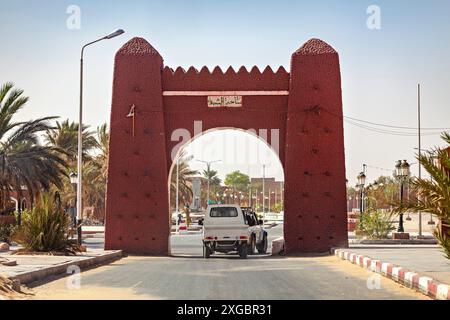 Das Stadttor von Timimoun in Algerien Stockfoto