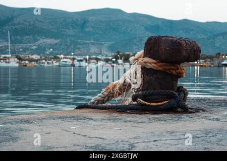 Alte Dock-Anlegestange Aus Metall Stockfoto
