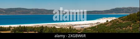 Türkisfarbener Salda See in Burdur Türkei. Türkischer Name Salda Golu Stockfoto