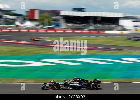 Silverstone (Towcester), Großbritannien, 07. Juli 2024, Lewis Hamilton gewinnt den britischen Grand Prix Credit: Christopher Neve/Alamy Live News Stockfoto