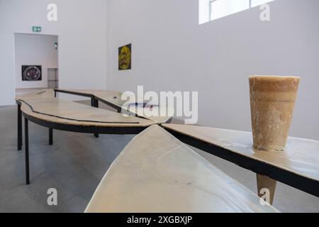 Alcuni Momenti dell’Anteprima stampa della mostra ‚Mario Merz. Qualcosa che toglie il peso” presso Fondazione Merz a Torino, Italia - Cronaca - Lunedì 8 Luglio 2024 - (Foto Giacomo Longo / LaPresse) einige Momente der Presse Vorschau der Ausstellung „Mario Merz. Etwas, das das Gewicht nimmt“ in der Fondazione Merz in Turin, Italien - Nachrichten - Montag, 8. Juli 2024 - (Foto Giacomo Longo / LaPresse) Stockfoto