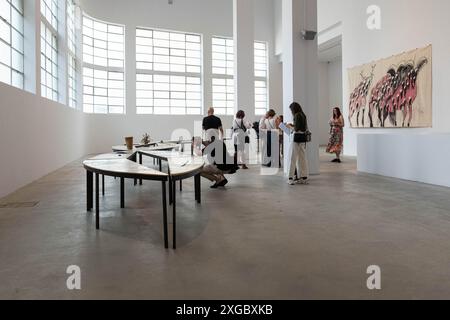 Alcuni Momenti dell’Anteprima stampa della mostra ‚Mario Merz. Qualcosa che toglie il peso” presso Fondazione Merz a Torino, Italia - Cronaca - Lunedì 8 Luglio 2024 - (Foto Giacomo Longo / LaPresse) einige Momente der Presse Vorschau der Ausstellung „Mario Merz. Etwas, das das Gewicht nimmt“ in der Fondazione Merz in Turin, Italien - Nachrichten - Montag, 8. Juli 2024 - (Foto Giacomo Longo / LaPresse) Stockfoto