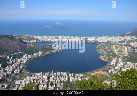 Blick auf die Lagune von der Statue Christi des Erlösers auf dem Hügel Corcovado. Rio de Janeiro, Ipanema Beach, Blick auf Lagoa Rodrigo de Freitas - RJ Stockfoto