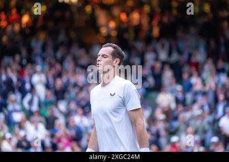 LONDON, VEREINIGTES KÖNIGREICH - 4. JULI: Andy Murray aus Großbritannien am 4. Tag der Meisterschaft Wimbledon 2024 im All England Lawn Tennis and Croquet Club am 4. Juli 2024 in London, Vereinigtes Königreich. (Foto: Marleen Fouchier/BSR Agency) Stockfoto