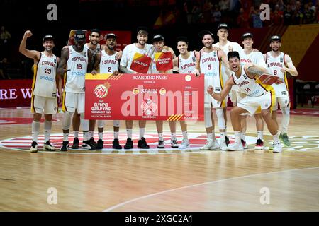 Valencia, Spanien. Juli 2024. Der Sieg der spanischen Mannschaftsfeier während des Spiels zwischen Spanien und den Bahamas beim FIBA Olympic Qualifying Tournament Spain 2024 am 3. Juli 2024 auf dem Stadtgericht Fuente de San Luis. Endergebnis: Spanien 86 vs. Bahamas 78 (Foto: German Vidal Ponce/SOPA Images/SIPA USA) Credit: SIPA USA/Alamy Live News Stockfoto