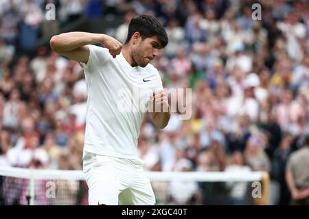 Juli 2024; All England Lawn Tennis and Croquet Club, London, England; Wimbledon Tennis Tournament, Tag 7; Carlos Alcaraz (ESP) feiert nach den Siegen des Spiels gegen Ugo Humbert (FRA) Stockfoto