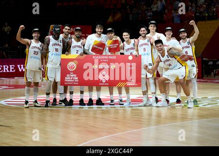 Valencia, Spanien. Juli 2024. Der Sieg der spanischen Mannschaftsfeier während des Spiels zwischen Spanien und den Bahamas beim FIBA Olympic Qualifying Tournament Spain 2024 am 3. Juli 2024 auf dem Stadtgericht Fuente de San Luis. Endergebnis: Spanien 86 vs. Bahamas 78 Credit: SOPA Images Limited/Alamy Live News Stockfoto