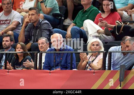 Paco Roig wurde während des Spiels zwischen Spanien und den Bahamas beim Olympischen Qualifikationsturnier der FIBA in Spanien gesehen. , . Am Stadtgericht Fuente de San Luis. Endergebnis: Spanien 86 vs. Bahamas 78 Credit: SOPA Images Limited/Alamy Live News Stockfoto