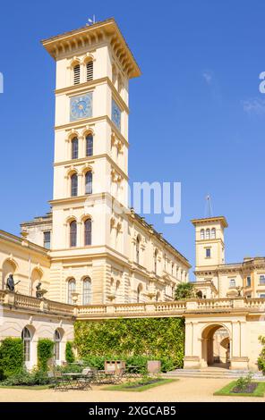 Isle of Wight Osborne House Isle of Wight East Cowes Isle of Wight England Großbritannien GB Europa - Seitenansicht des palazzo im italienischen Stil auf der Isle of Wight Stockfoto