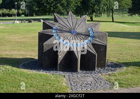 04.07.2024 Sonnenuhr Deutschland/Niedersachsen/Wolfsburg/Uhlandweg/am Planetarium/Sonnenuhr/ ***Nutzung nur redaktionell*** *** 04 07 2024 Sonnenuhr Deutschland Niedersachsen Wolfsburg Uhlandweg am Planetarium Sonnenuhr nur zu redaktionellen Zwecken verwenden Stockfoto