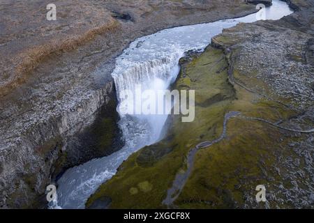 Island, Nordosten Islands, Jokulsargljufur Nationalpark, Dettifoss Wasserfall, Wasserfall mit dem größten Volumen aller Wasserfälle in Europa (Luftaufnahme) Stockfoto