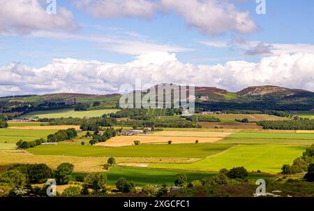 Dundee, Tayside, Schottland, Großbritannien. Juli 2024. Wetter in Großbritannien: Sonniges und bewölktes Sommerwetter mit wunderschönem Blick auf die Dundee Sidlaw Hills und Strathmore Valley, Schottland. Quelle: Dundee Photographics/Alamy Live News Stockfoto