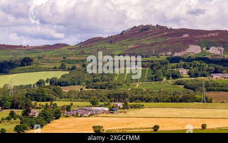 Dundee, Tayside, Schottland, Großbritannien. Juli 2024. Wetter in Großbritannien: Sonniges und bewölktes Sommerwetter mit wunderschönem Blick auf die Dundee Sidlaw Hills und Strathmore Valley, Schottland. Quelle: Dundee Photographics/Alamy Live News Stockfoto