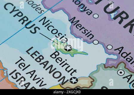Aus nächster Nähe eine politische Karte Zyperns mit Landesgrenzen und wichtigsten Städten Stockfoto