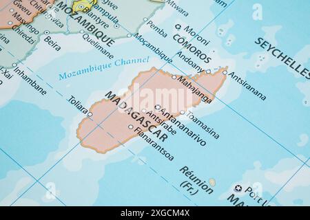 Aus nächster Nähe eine politische Karte Madagaskars mit Landesgrenzen und den wichtigsten Städten Stockfoto