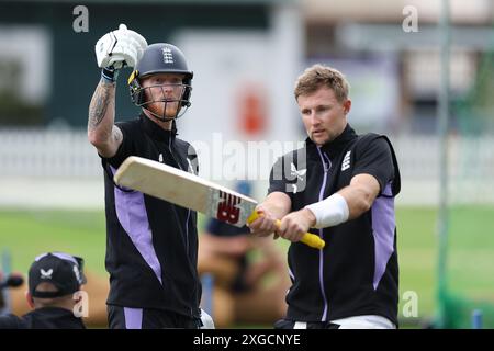 Englands Ben Stokes (links) und Joe Root während einer Netzsitzung auf dem Lord's Cricket Ground in London. England tritt am Mittwoch im ersten Test gegen die Westindischen Inseln auf. Bilddatum: Montag, 8. Juli 2024. Stockfoto