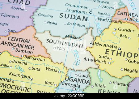Aus nächster Nähe eine politische Landkarte des Südsudan mit Landesgrenzen und wichtigsten Städten Stockfoto