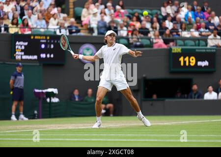 Wimbledon, London, Großbritannien. Juli 2024. Alex de Minaur aus Australien bei seinem vierten Spiel gegen Arthur Fils in Wimbledon. Quelle: Adam Stoltman/Alamy Live News Stockfoto