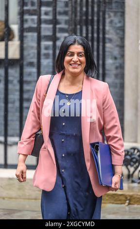 Shabana Mahmood Parlamentsabgeordneter – Lordkanzler und Justizminister – verlässt die Downing Street 10 nach Keir Starmers erster Kabinettssitzung als Prim Stockfoto