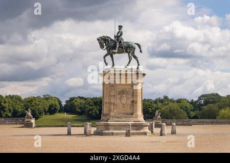 Statue von Anne de Montmorency vor dem Château de Chantilly, Chantilly, Oise, Frankreich Stockfoto