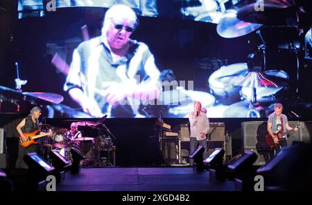 Die legendäre Hard-Rock-Band Deep Purple bei ihrem Auftritt am Summerside Festival in Grenchen am 20. Juni 2024. Die legendäre Hard-Rock-Band Deep Purple bei ihrem Auftritt am Summerside Festival in Grenchen am 20. Juni 2024. Grenchen Kanton Solothurn Schweiz *** die legendäre Hard Rock Band Deep Purple trat am 20. Juni 2024 beim Summerside Festival in Grenchen auf die legendäre Hard Rock Band Deep Purple trat am 20. Juni 2024 Grenchen Kanton Solothurn Schweiz auf Stockfoto