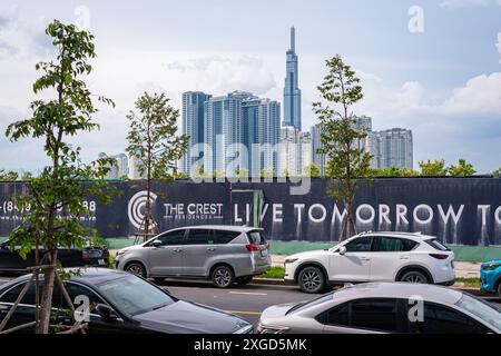 Wahrzeichen 81, ein Blick vom Thu Thiem Bezirk von Thu Duc am 26. Juni 2024, in Ho Chi Minh City, Vietnam. Stockfoto