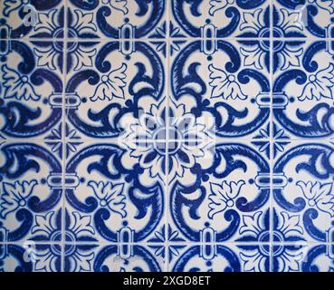 Musterbild traditioneller, komplizierter portugiesischer Zierfliesen Azulejos Stockfoto