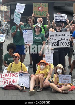 Mitglieder der Riders Alliance und andere Gruppen sprechen sich für die Preisgestaltung von Verkehrsstaus in Manhattan aus, um Umweltverschmutzung und Straßenüberlastung zu verringern. Stockfoto