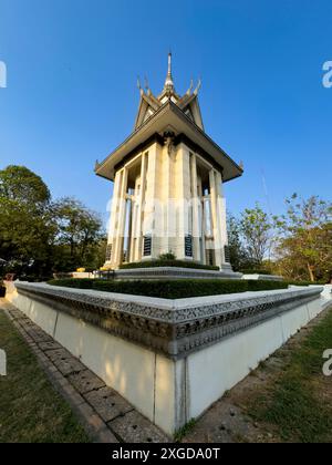 Ein Gebäude für die Toten während des Konflikts der Roten Khmer in Choueng Ek, Phnom Pehn, Kambodscha, Indochina, Südostasien, Asien Stockfoto