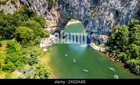 Luftlinie der Pont d'Arc, Ardeche-Schlucht, Ardeche, Auvergne-Rhone-Alpes, Frankreich, Europa Stockfoto