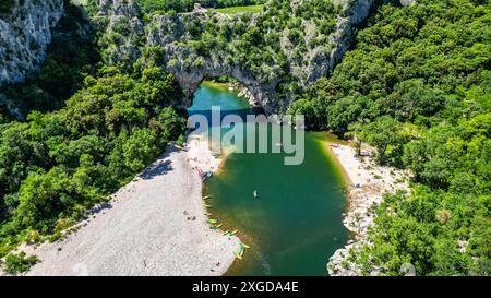Luftlinie der Pont d'Arc, Ardeche-Schlucht, Ardeche, Auvergne-Rhone-Alpes, Frankreich, Europa Stockfoto
