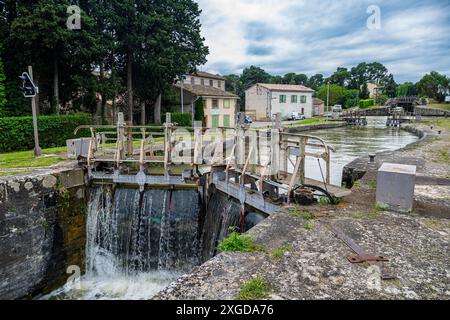 Canal du Midi in der Nähe von Carcassonne, UNESCO-Weltkulturerbe, Aude, Okzitanien, Frankreich, Europa Stockfoto