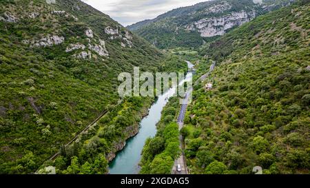 Luftaufnahme der Herault-Schlucht, UNESCO-Weltkulturerbe, Causses und Cevennen, Herault, Occitanie, Frankreich, Europa Stockfoto