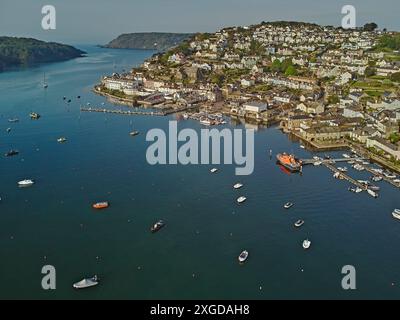 Ein Blick am frühen Morgen auf die Stadt Salcombe neben der Kingsbridge Mündung, Devon, England, Großbritannien, Europa Stockfoto