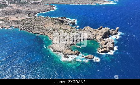 Aus der Vogelperspektive auf eine kleine Halbinsel mit Lagune in der Nähe von Elafonisi Beach, Kreta, griechische Inseln, Griechenland, Europa Stockfoto