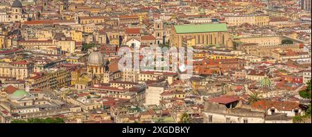 Erhöhter Blick auf die Skyline von Neapel von Castel Sant'Elmo, Neapel, Kampanien, Italien, Europa Stockfoto