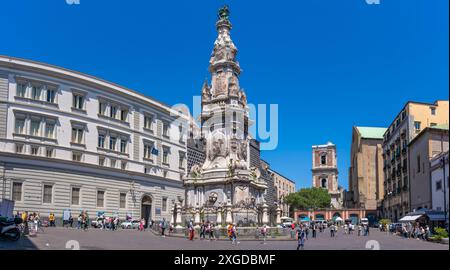 Blick auf das Guglia dell'Immacolata-Denkmal auf der Piazza Gesu Nuovo, historisches Zentrum, UNESCO-Weltkulturerbe, Neapel, Kampanien, Italien, Europa Stockfoto