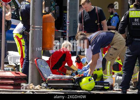 Schwerer Verkehrsunfall mit Motorrad, Wiederbelebung, Rettungshubschrauber, am 08.07.2024 in Berlin, Rotes Rathaus, Rathausstraße, Spandauerstraße, Rathausstraße, Spandauerstrasse, Deutschland *** schwerer Verkehrsunfall mit Motorrad, Wiederbelebung, Rettungshubschrauber, am 08 07 2024 in Berlin, Rotes Rathaus, Rathausstraße, Spandauerstraße, Rathausstraße, Spandauerstrasse, Deutschland Stockfoto