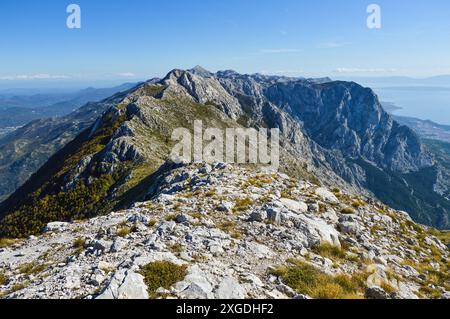 Biokovo Bergkette fotografiert vom Gipfel Šćirovac Stockfoto