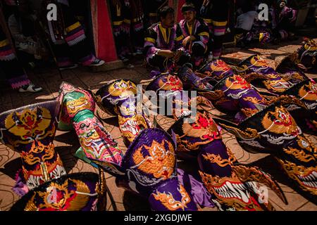 Bangkok, Thailand. Juli 2024, Bangkok, Bangkok, Thailand: 08. Juli, 2024, Dan Sai, Loei, Thailand, die Geistermasken, die während des Festivals auf dem Boden zu sehen waren. Das Phi Ta Khon Geisterfest von Thailand, das im Bezirk Dan Sai in der Provinz Loei im Nordosten Thailands stattfand und typischerweise an einem Freitag am ersten Wochenende nach dem sechsten Vollmond des Jahres beginnt. Diese Tradition wird jedes Jahr eingehalten, um den Beginn der Regenzeit zu markieren. Quelle: ZUMA Press, Inc./Alamy Live News Stockfoto