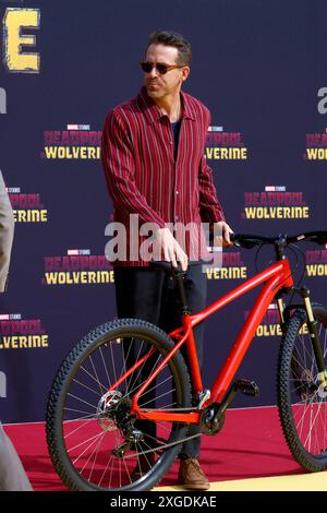 Deadpool & Wolverine , Fan-Event auf dem Uber Platz, Berlin, 07.07.2024 Ryan Reynolds beim Deadpool Wolverine Fan Event auf dem Uber Platz in Berlin am 7,7.2024. *** Deadpool Wolverine, Fan Event am Uber Platz, Berlin, 07 07 2024 Ryan Reynolds beim Deadpool Wolverine Fan Event am Uber Platz in Berlin am 7 7 2024 Copyright: XAnitaxBuggex Stockfoto