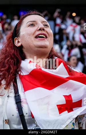 Köln, Deutschland. 30. Juni 2024. Köln, Deutschland, 30. Juni 2024: Fans von Georgien während des Fußballspiels der UEFA EURO 2024 Deutschland Runde 16 zwischen Spanien und Georgien im Kölner Stadion. (Daniela Porcelli/SPP) Credit: SPP Sport Press Photo. /Alamy Live News Stockfoto