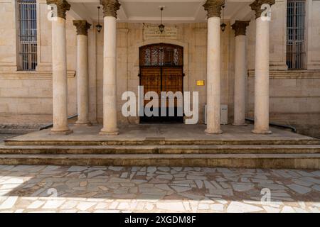 Kutaissi, Georgien – 15. Juni 2024: Die Synagoge in Kutaissi ist eine jüdische Gemeinde und Synagoge in der Boris Gaponov Straße in Kutaissi, Georgien. Stockfoto